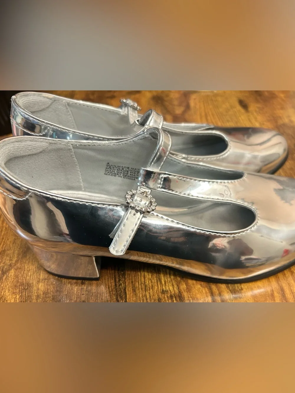 Art Class Kids' Dina metallic T-strap dress shoes Size 4